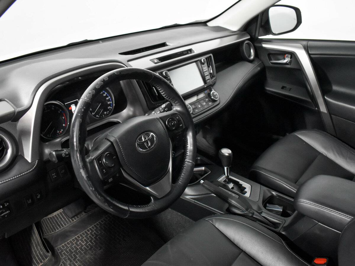 Toyota RAV4 2017 года с пробегом. Фото: #6