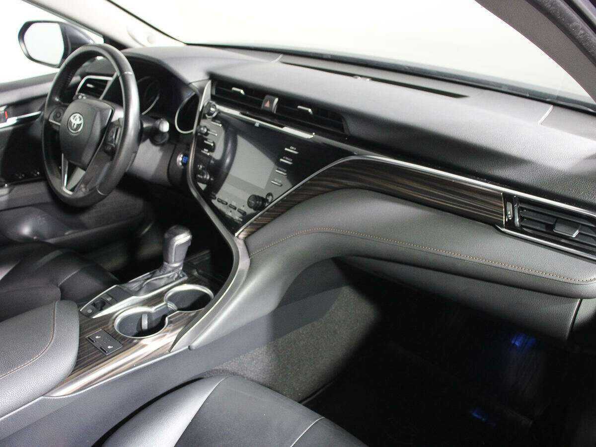 Toyota Camry 2018 года с пробегом. Фото: #5