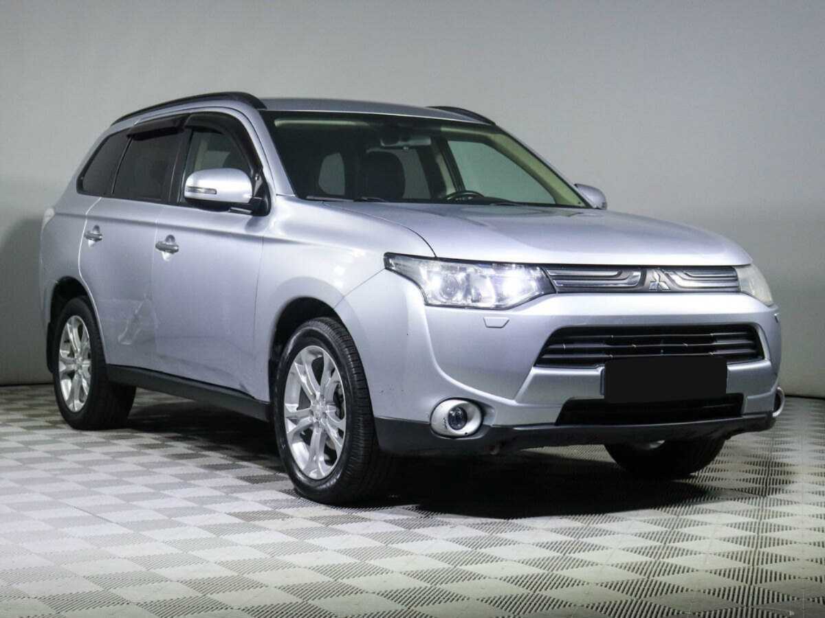 Mitsubishi Outlander 2012 года с пробегом. Фото: #2