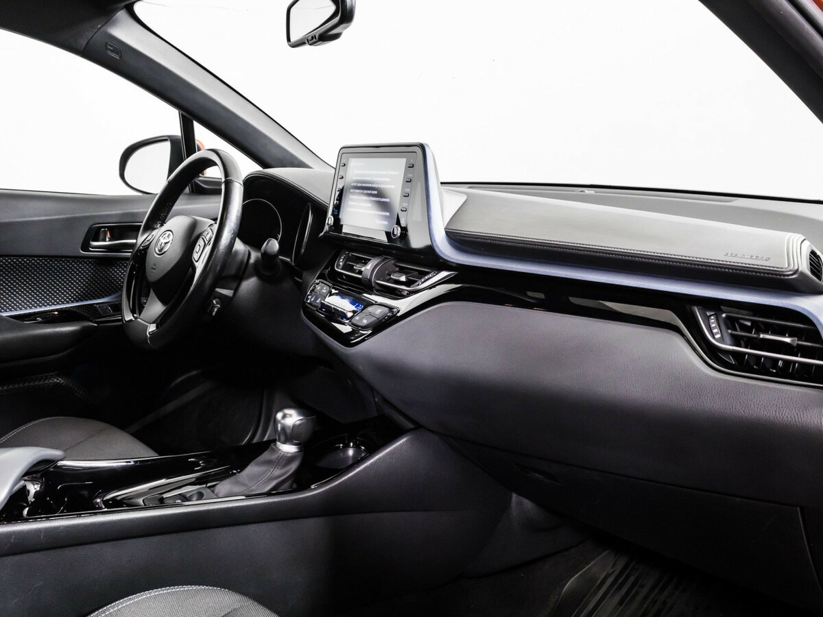 Toyota C-HR 2019 года с пробегом. Фото: #7