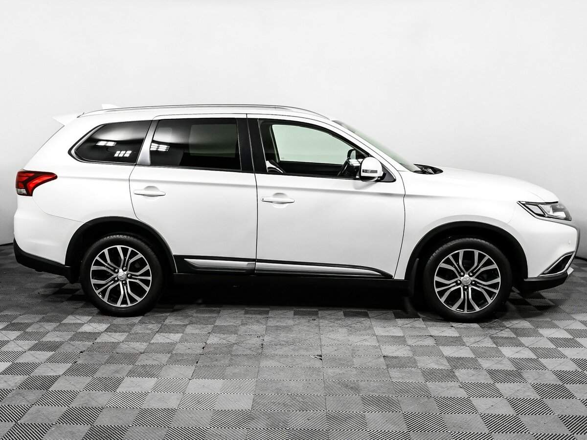 Mitsubishi Outlander 2017 года с пробегом. Фото: #3