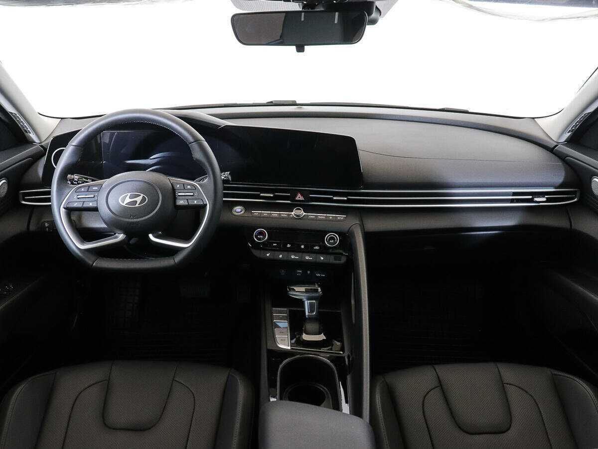 Hyundai Elantra 2024 года с пробегом. Фото: #13