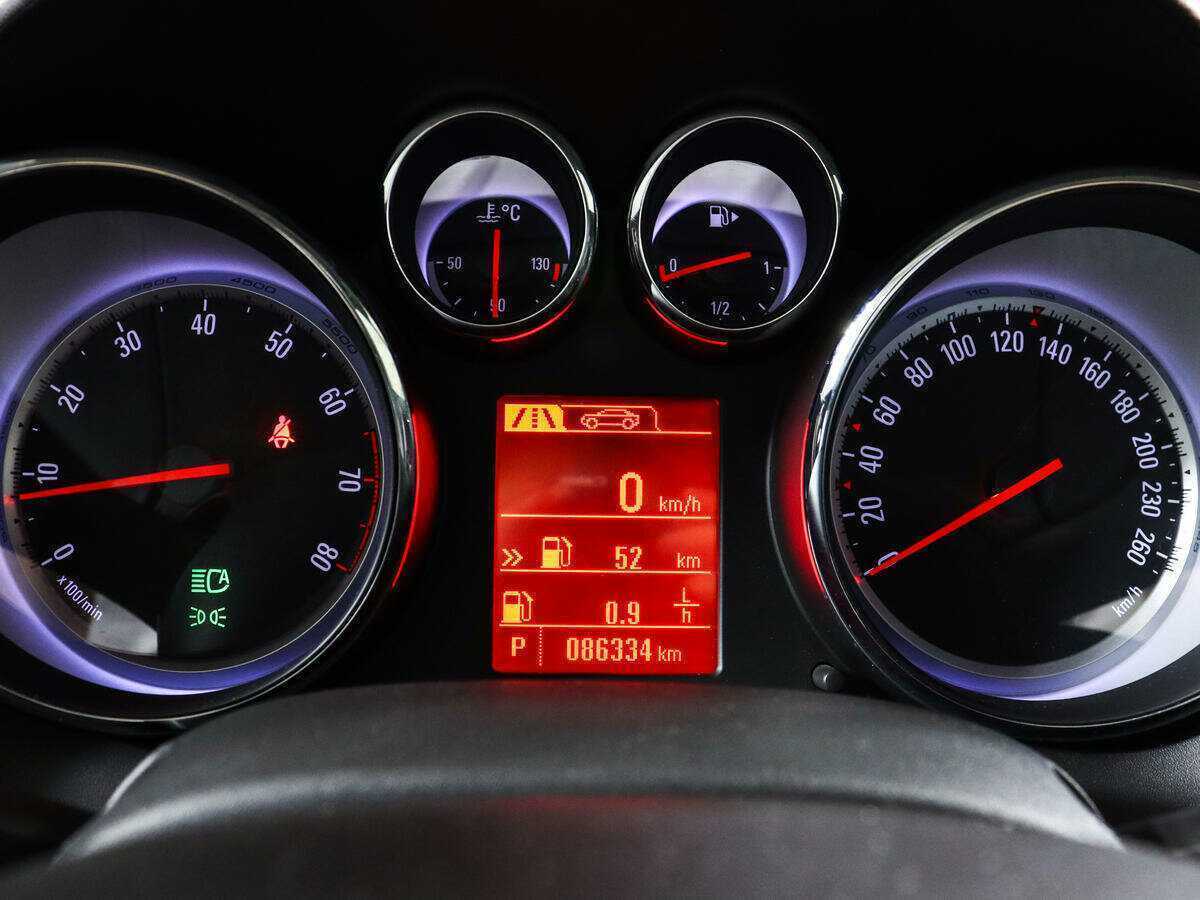 Opel Astra 2012 года с пробегом. Фото: #8