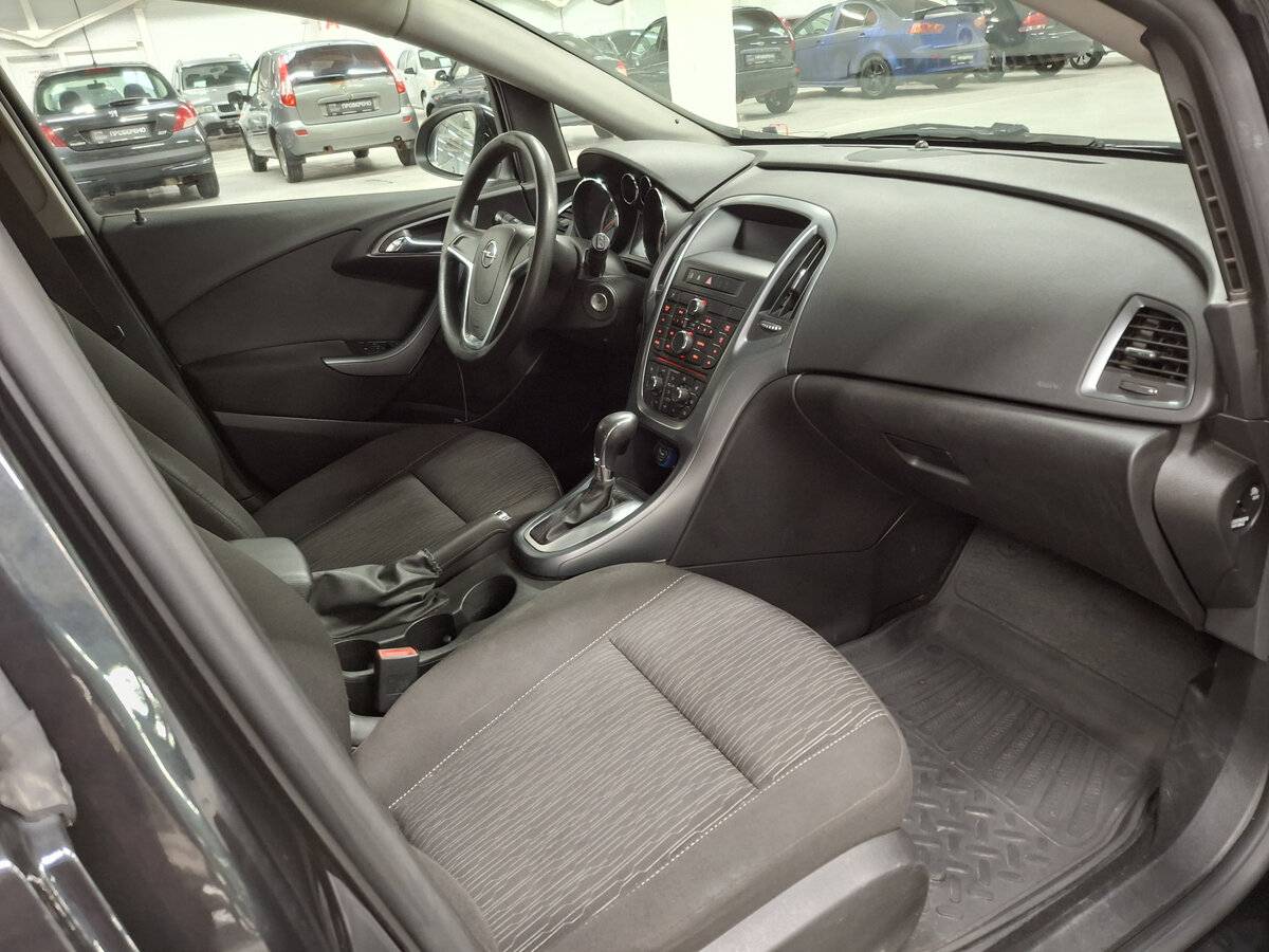 Opel Astra 2013 года с пробегом. Фото: #10