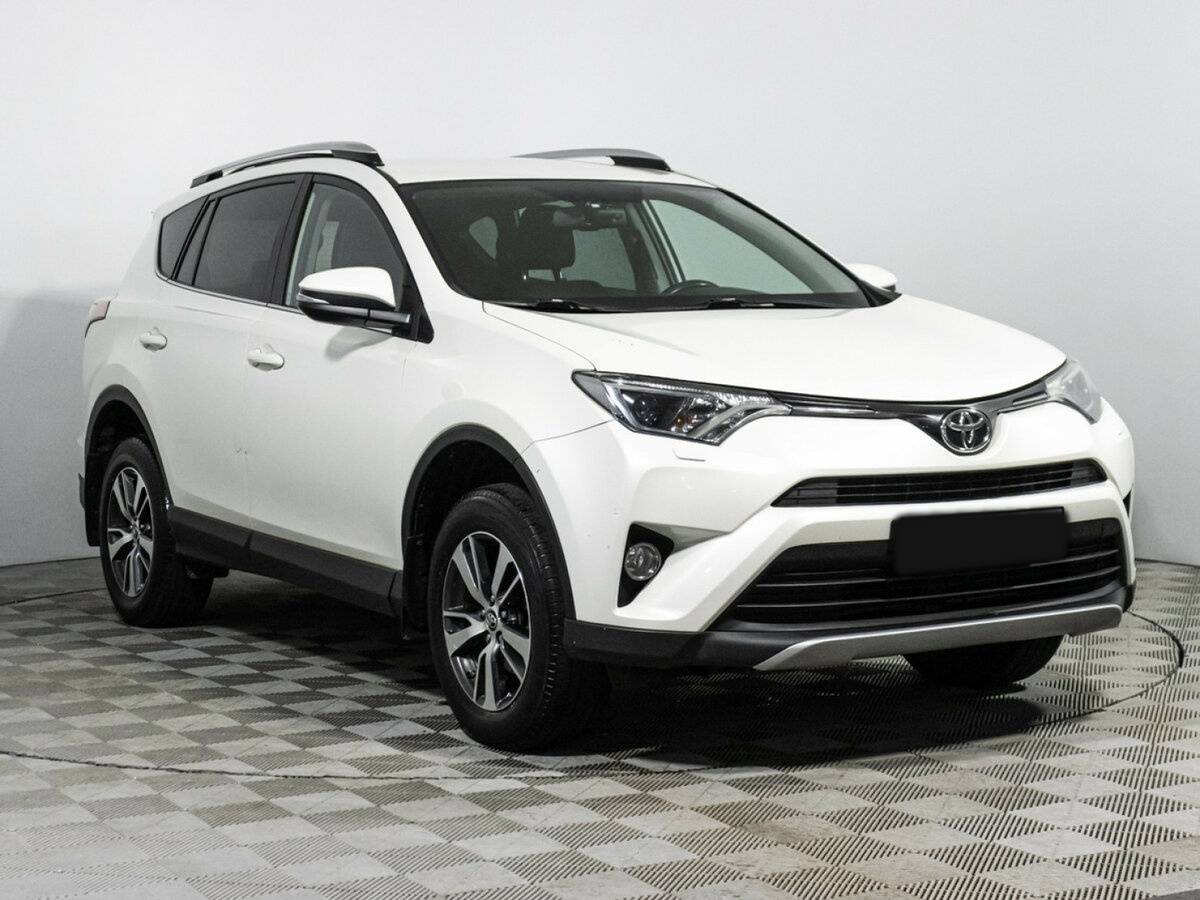 Toyota RAV4 2017 года с пробегом. Фото: #2