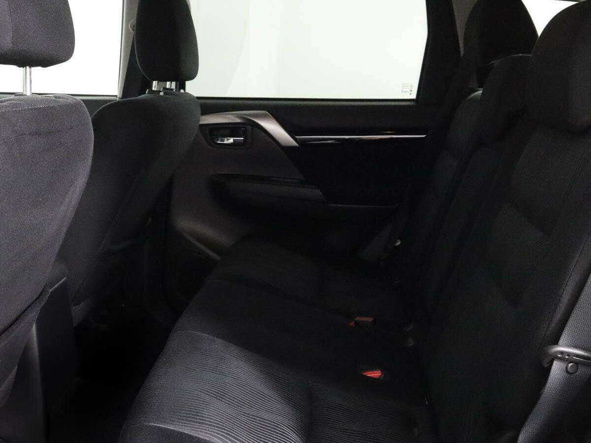 Mitsubishi Pajero Sport 2017 года с пробегом. Фото: #7
