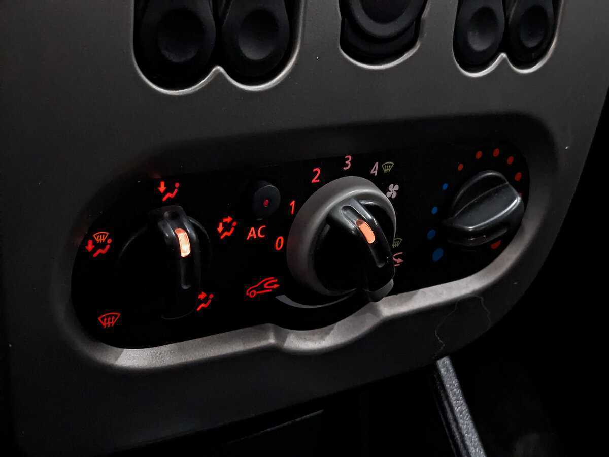 Renault Sandero 2012 года с пробегом. Фото: #20