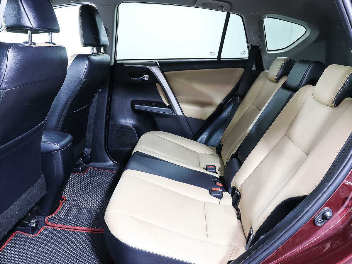 Toyota RAV4 2018 года с пробегом. Фото: #8