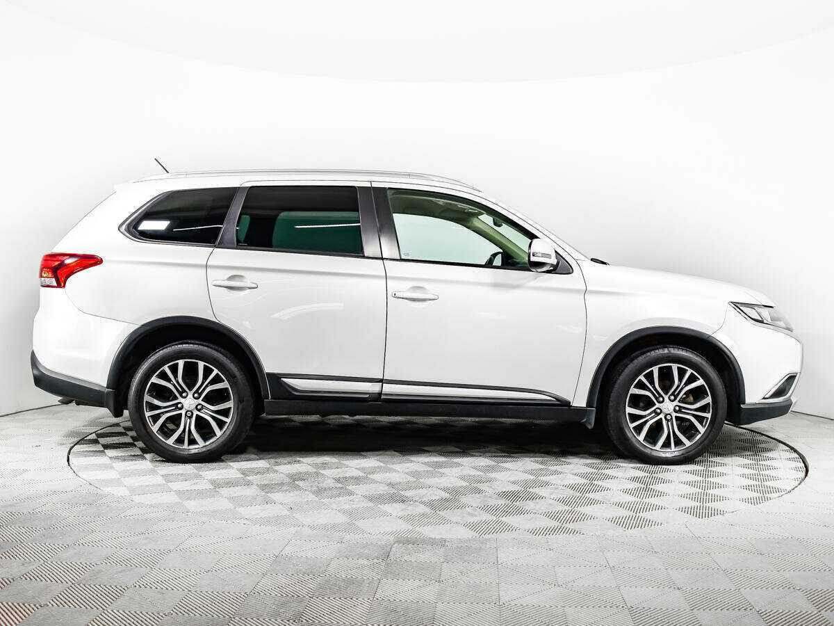 Mitsubishi Outlander 2015 года с пробегом. Фото: #3