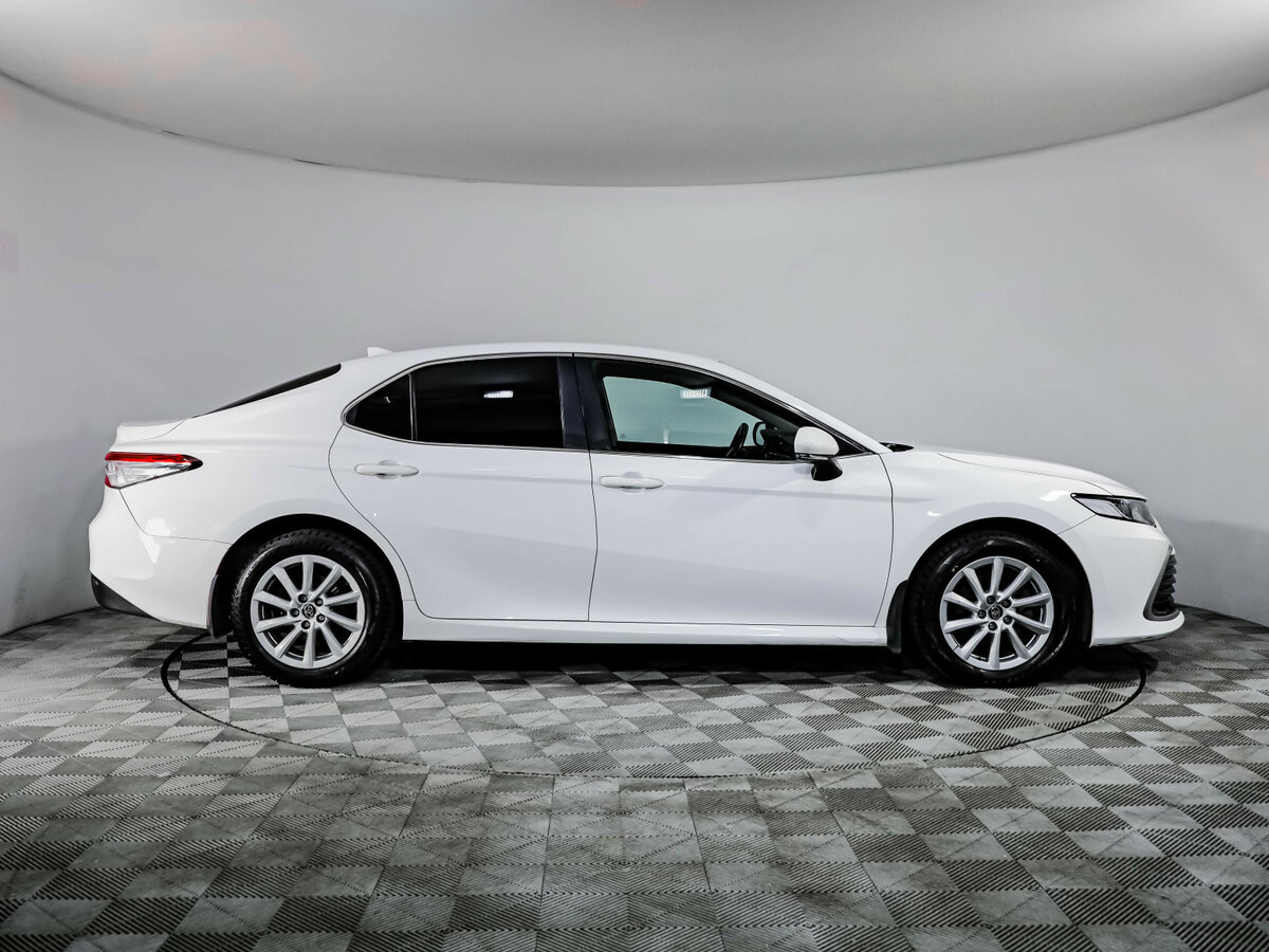 Toyota Camry 2021 года с пробегом. Посмотреть фото