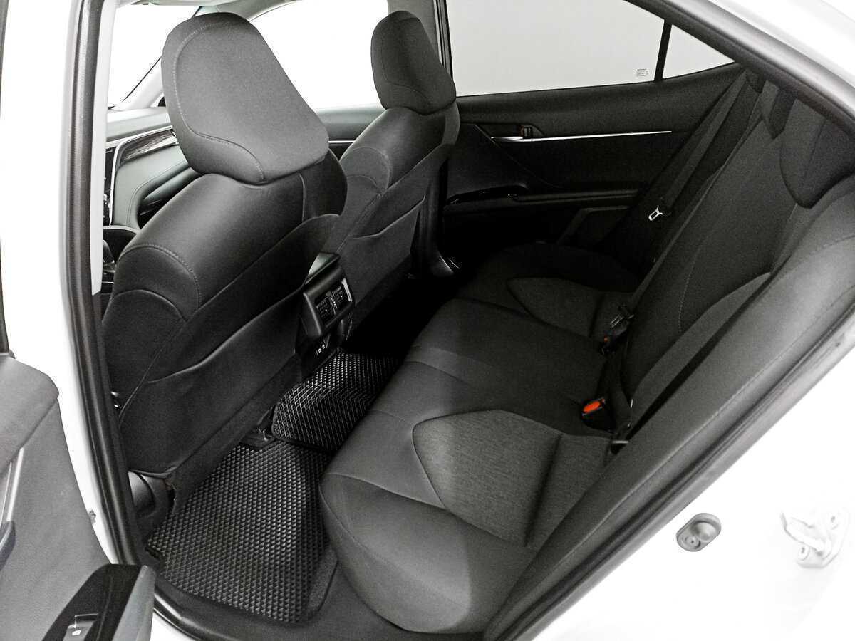 Toyota Camry 2019 года с пробегом. Фото: #8