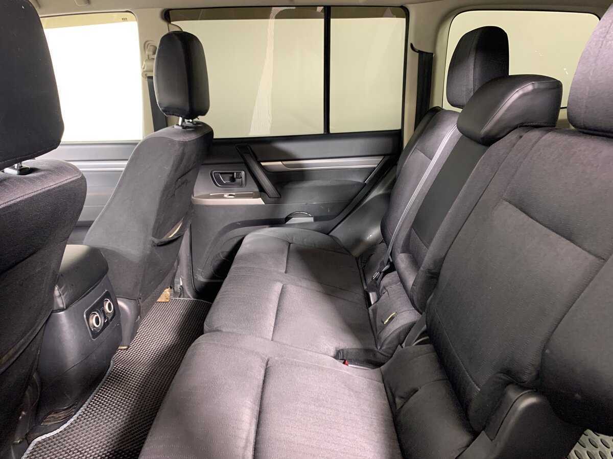 Mitsubishi Pajero 2015 года с пробегом. Фото: #18