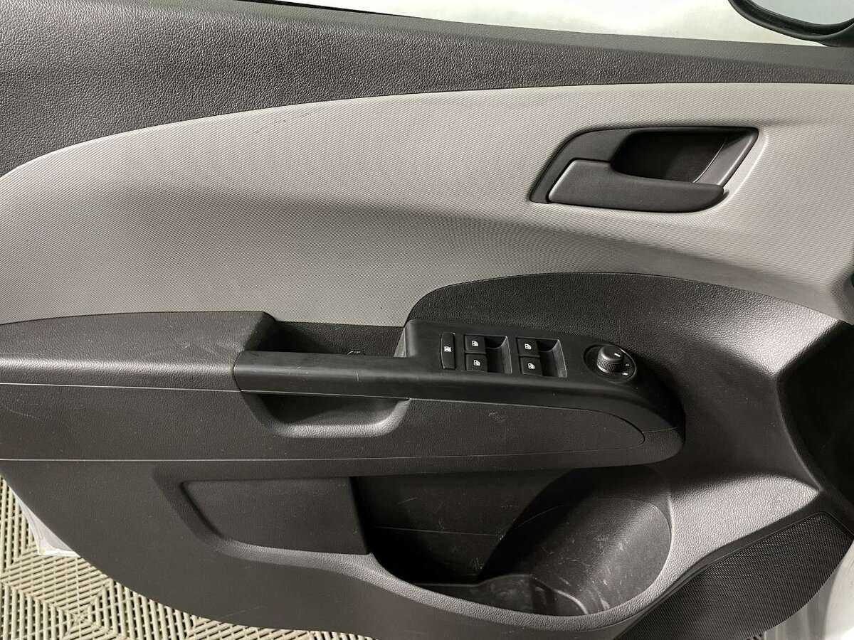 Chevrolet Aveo 2013 года с пробегом. Фото: #6