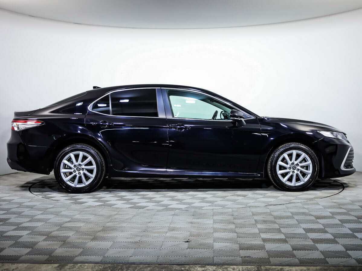 Toyota Camry 2022 года с пробегом. Фото: #2