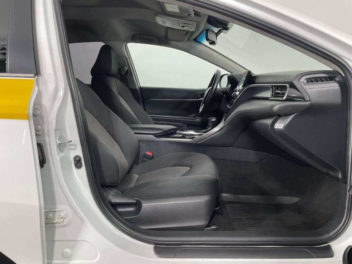 Toyota Camry 2021 года с пробегом. Фото: #13