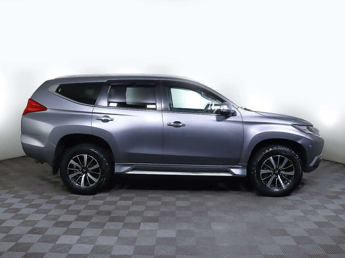 Mitsubishi Pajero Sport 2017 года с пробегом. Фото: #2