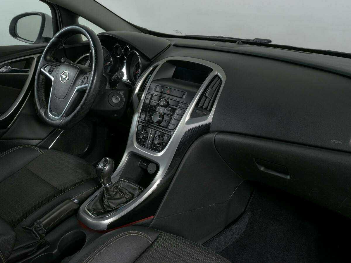 Opel Astra 2012 года с пробегом. Фото: #8
