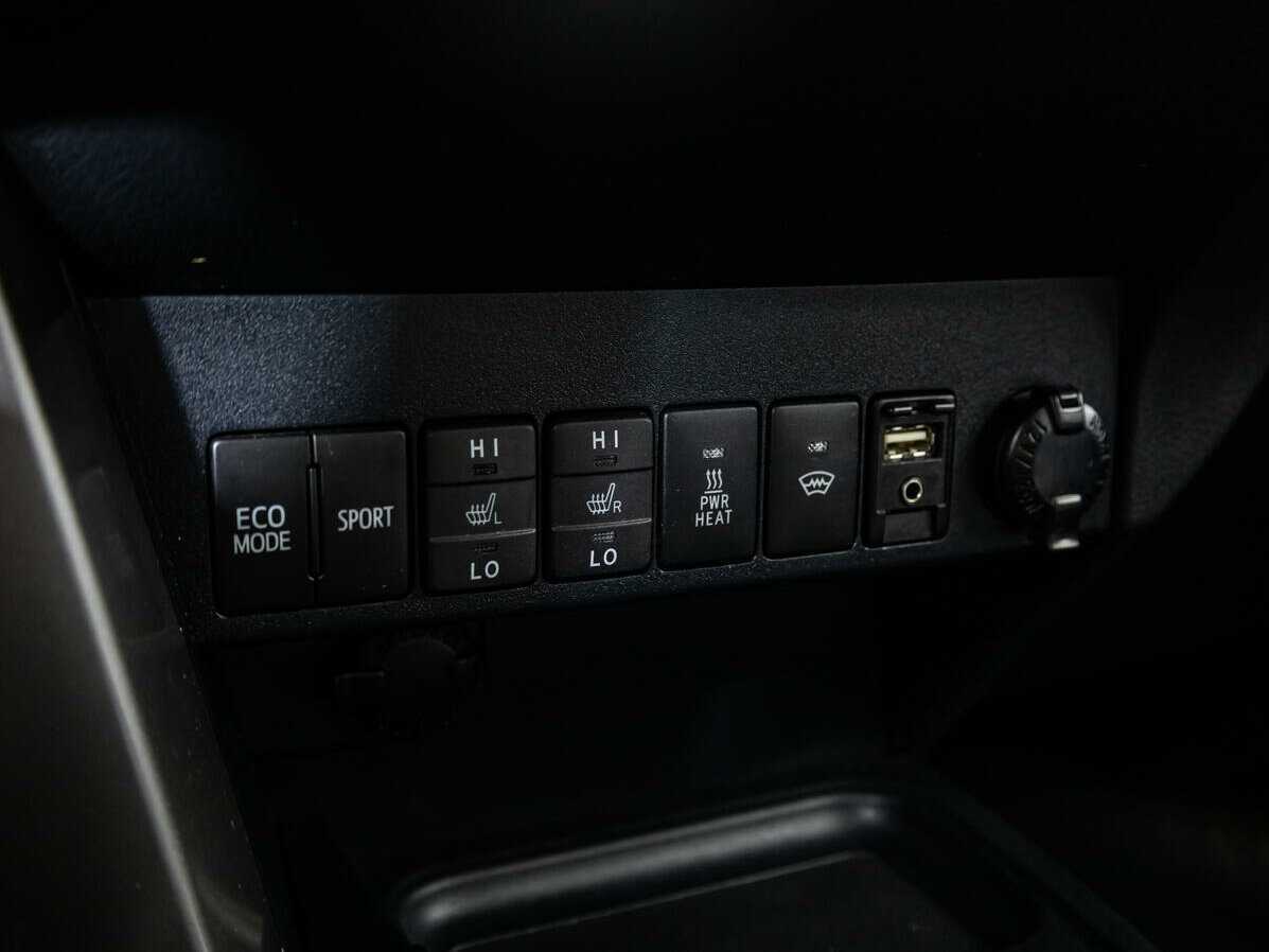 Toyota RAV4 2018 года с пробегом. Фото: #12