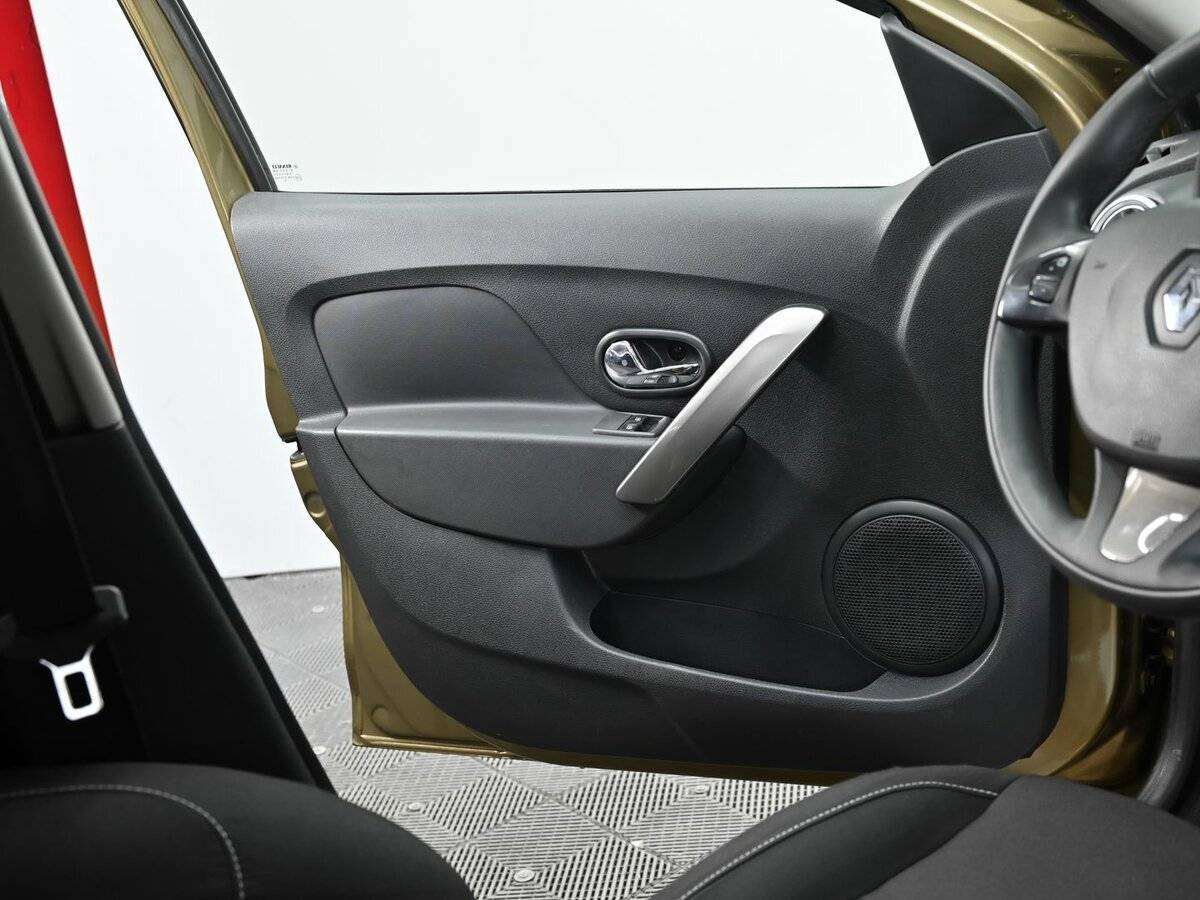 Renault Sandero 2016 года с пробегом. Фото: #6