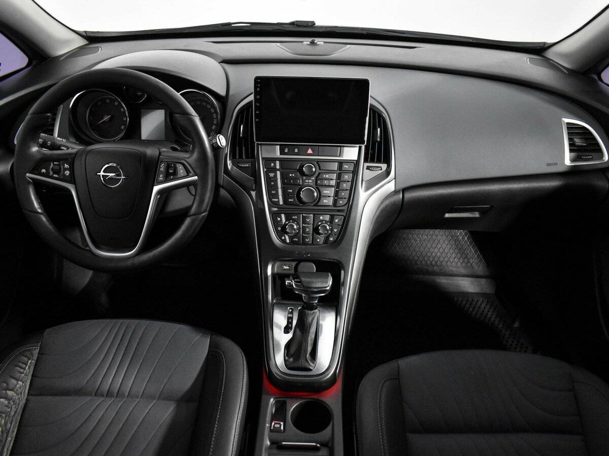 Opel Astra 2013 года с пробегом. Фото: #12