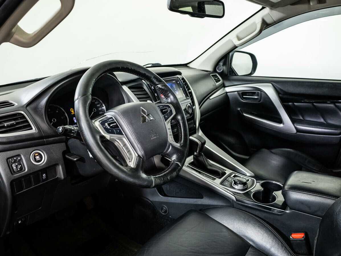 Mitsubishi Pajero Sport 2018 года с пробегом. Фото: #10