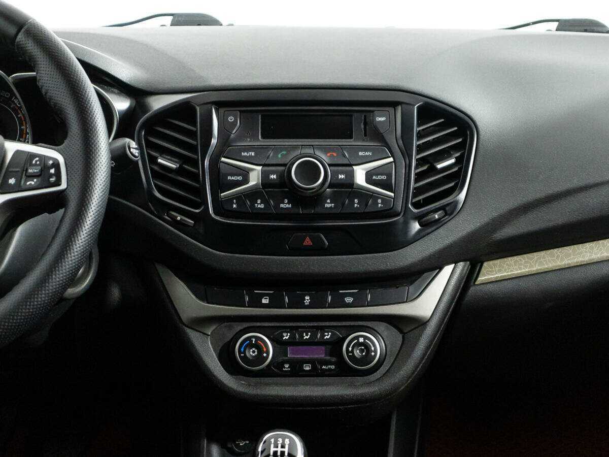 Lada (ВАЗ) Vesta 2018 года с пробегом. Фото: #13