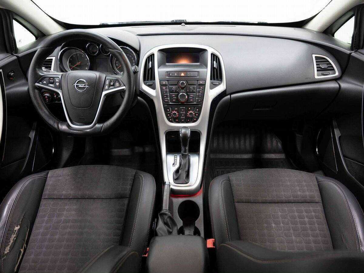 Opel Astra 2012 года с пробегом. Фото: #11