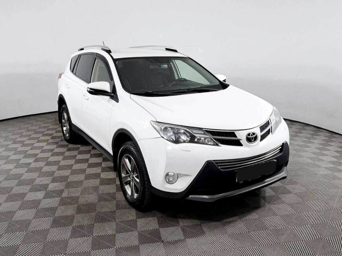 Toyota RAV4 2015 года с пробегом. Фото: #2