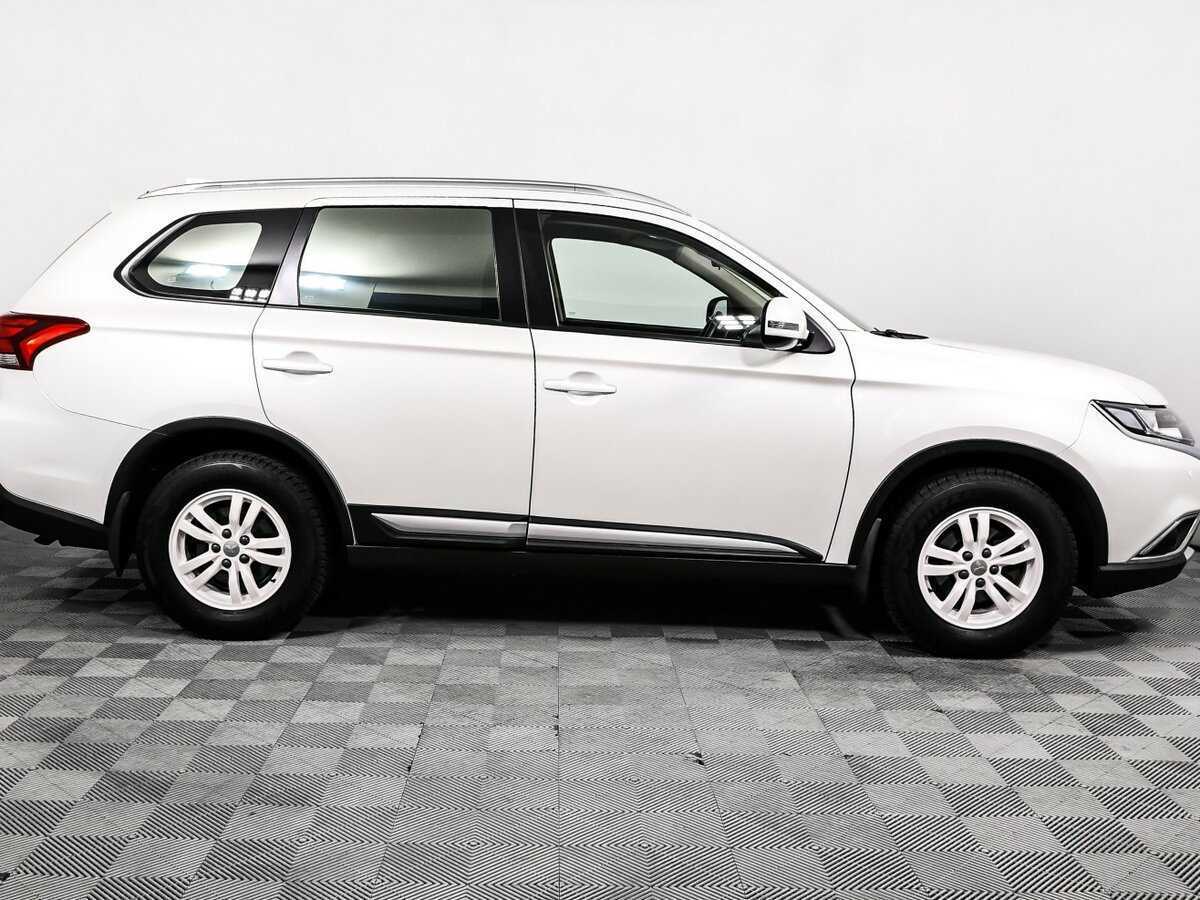 Mitsubishi Outlander 2017 года с пробегом. Фото: #3