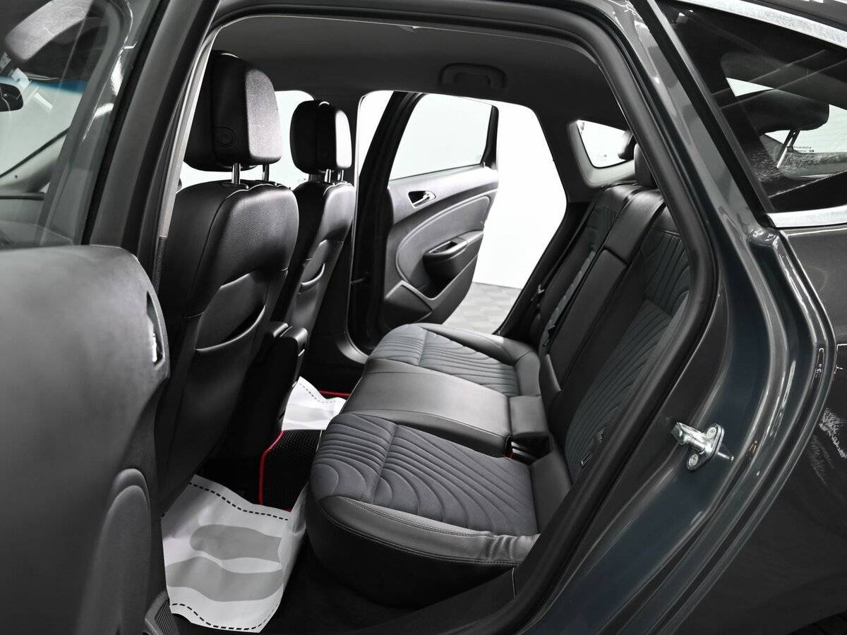 Opel Astra 2013 года с пробегом. Фото: #12