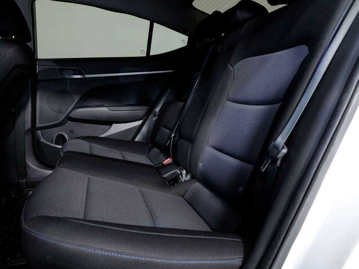 Hyundai Elantra 2018 года с пробегом. Фото: #10