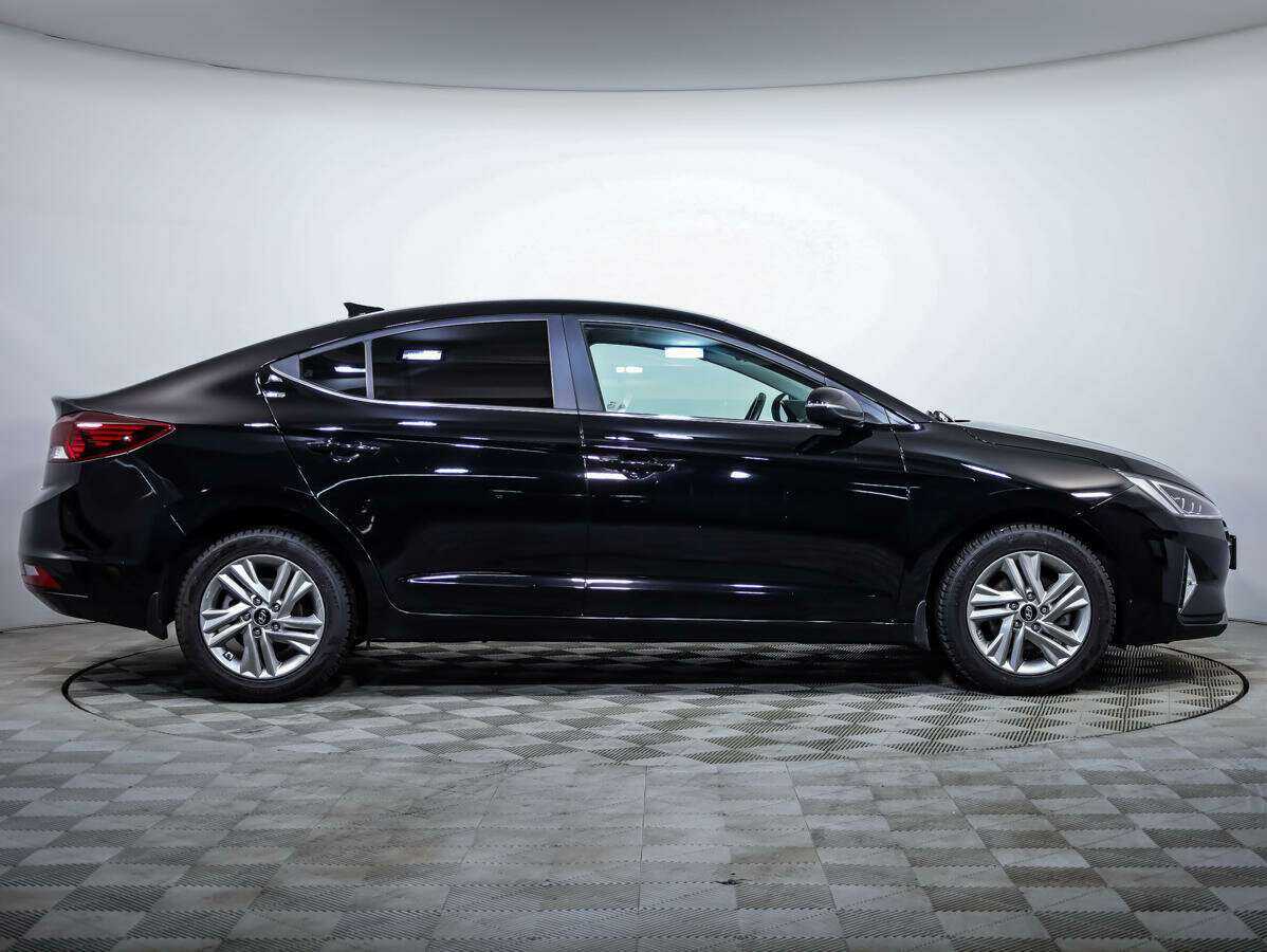 Hyundai Elantra 2019 года с пробегом. Фото: #2