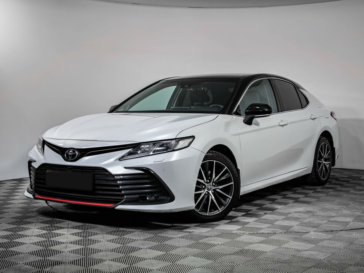 Toyota Camry 2021 года с пробегом. Посмотреть фото