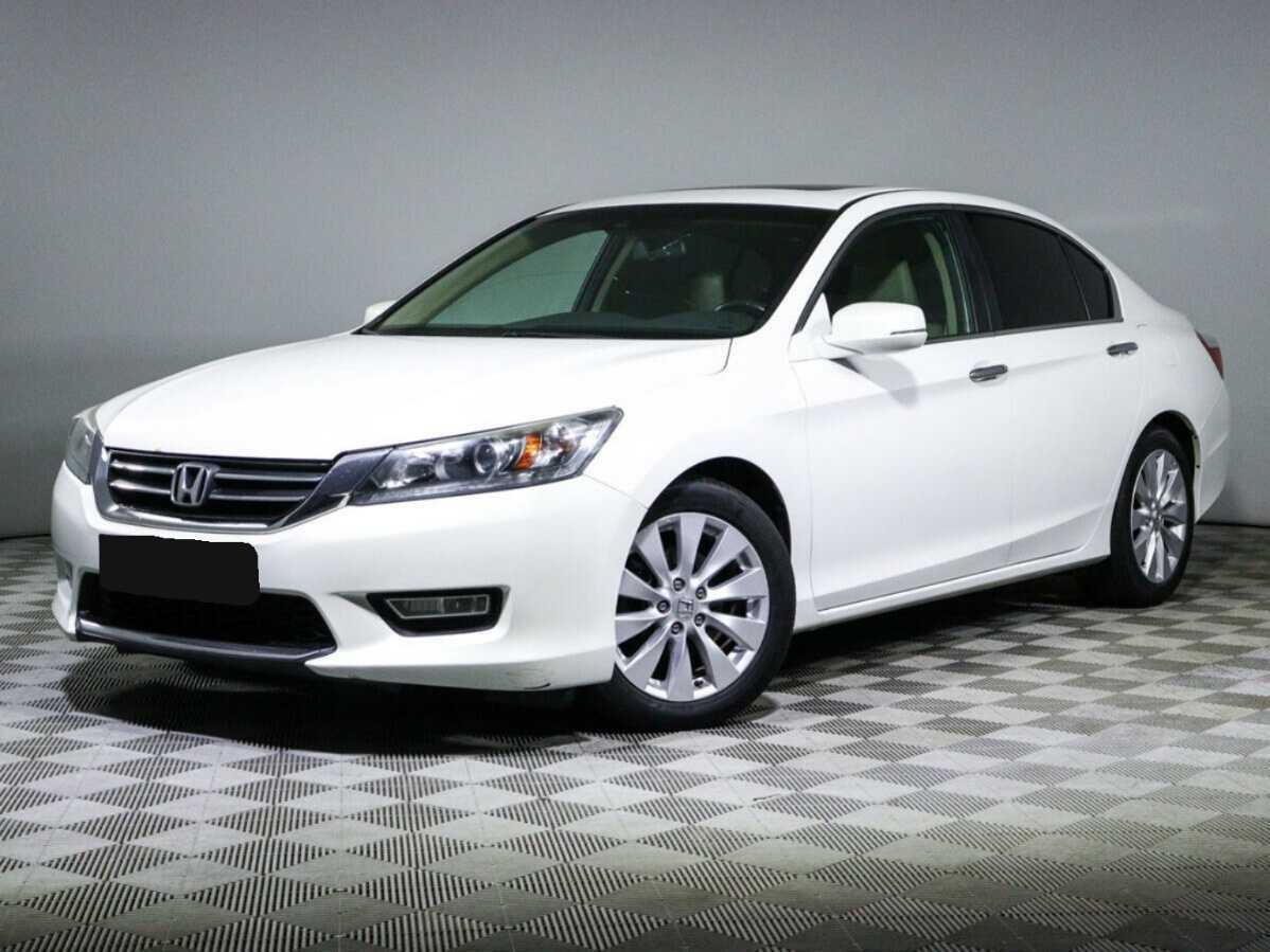 Honda Accord 2012 года с пробегом. Посмотреть фото
