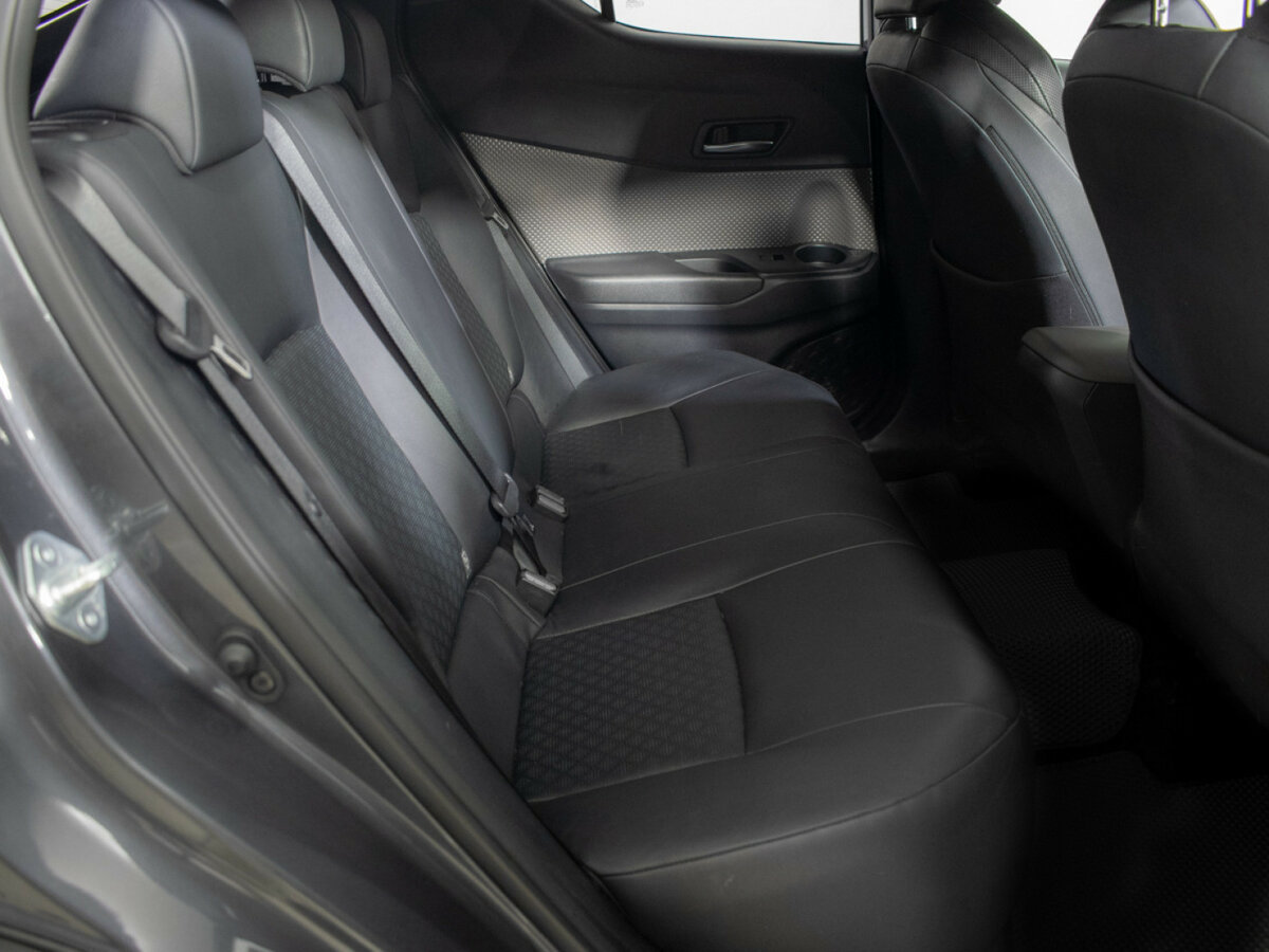 Toyota C-HR 2020 года с пробегом. Фото: #9