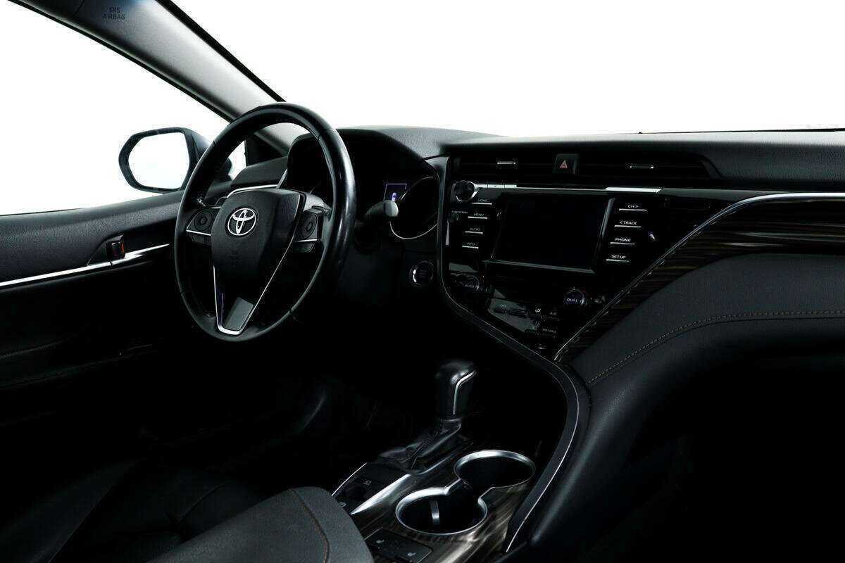 Toyota Camry 2019 года с пробегом. Фото: #8