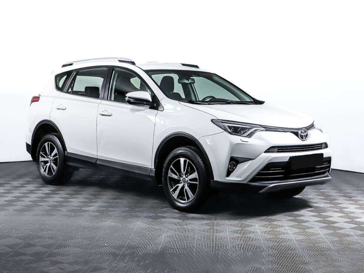 Toyota RAV4 2018 года с пробегом. Фото: #2