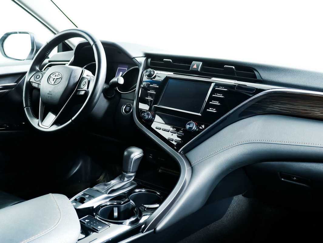 Toyota Camry 2018 года с пробегом. Фото: #8