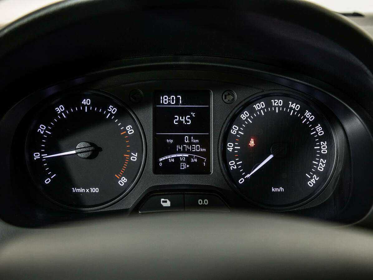 Skoda Rapid 2015 года с пробегом. Фото: #10