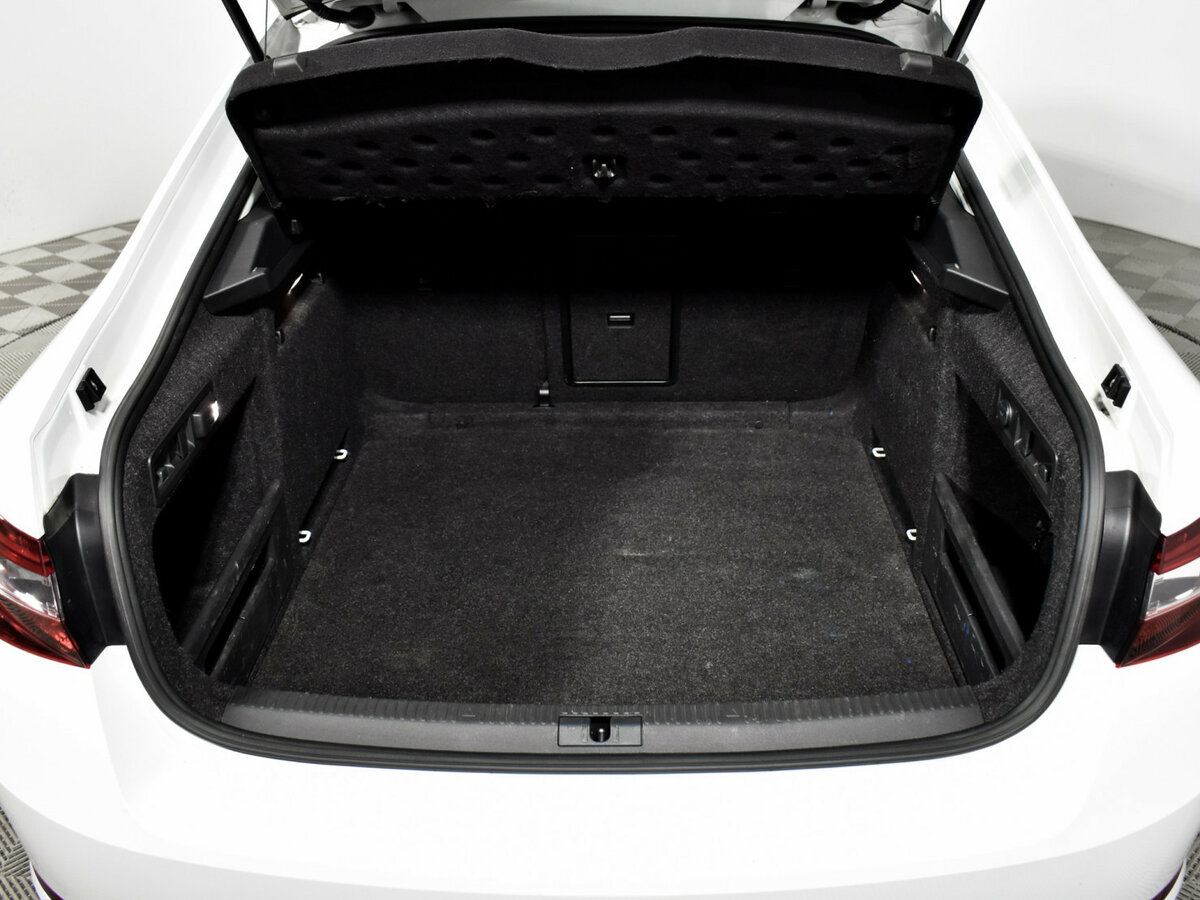 Skoda Superb 2018 года с пробегом. Фото: #17