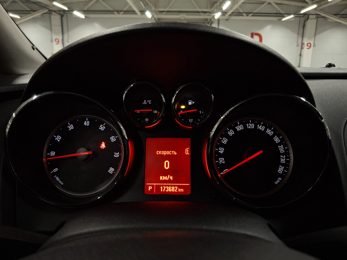 Opel Astra 2013 года с пробегом. Фото: #12