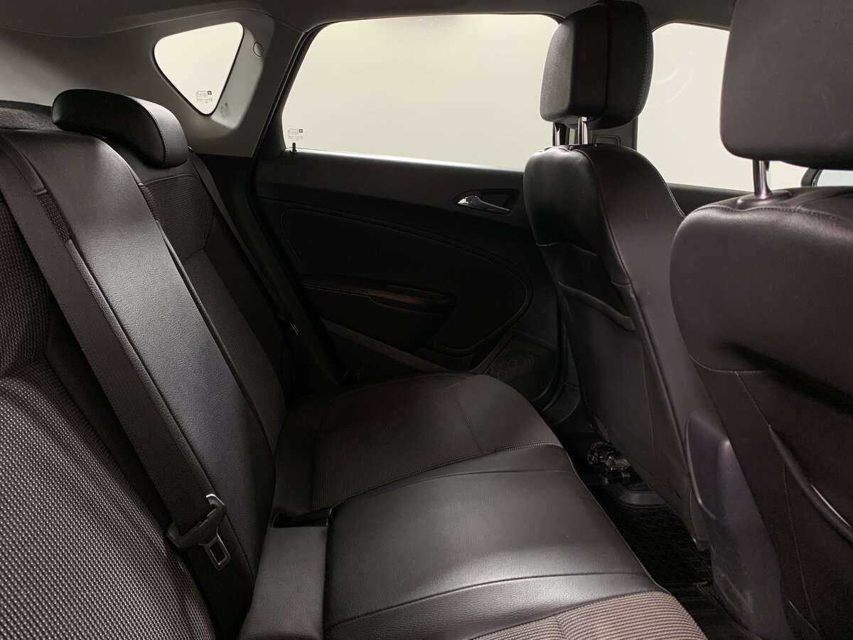 Opel Astra 2012 года с пробегом. Фото: #14