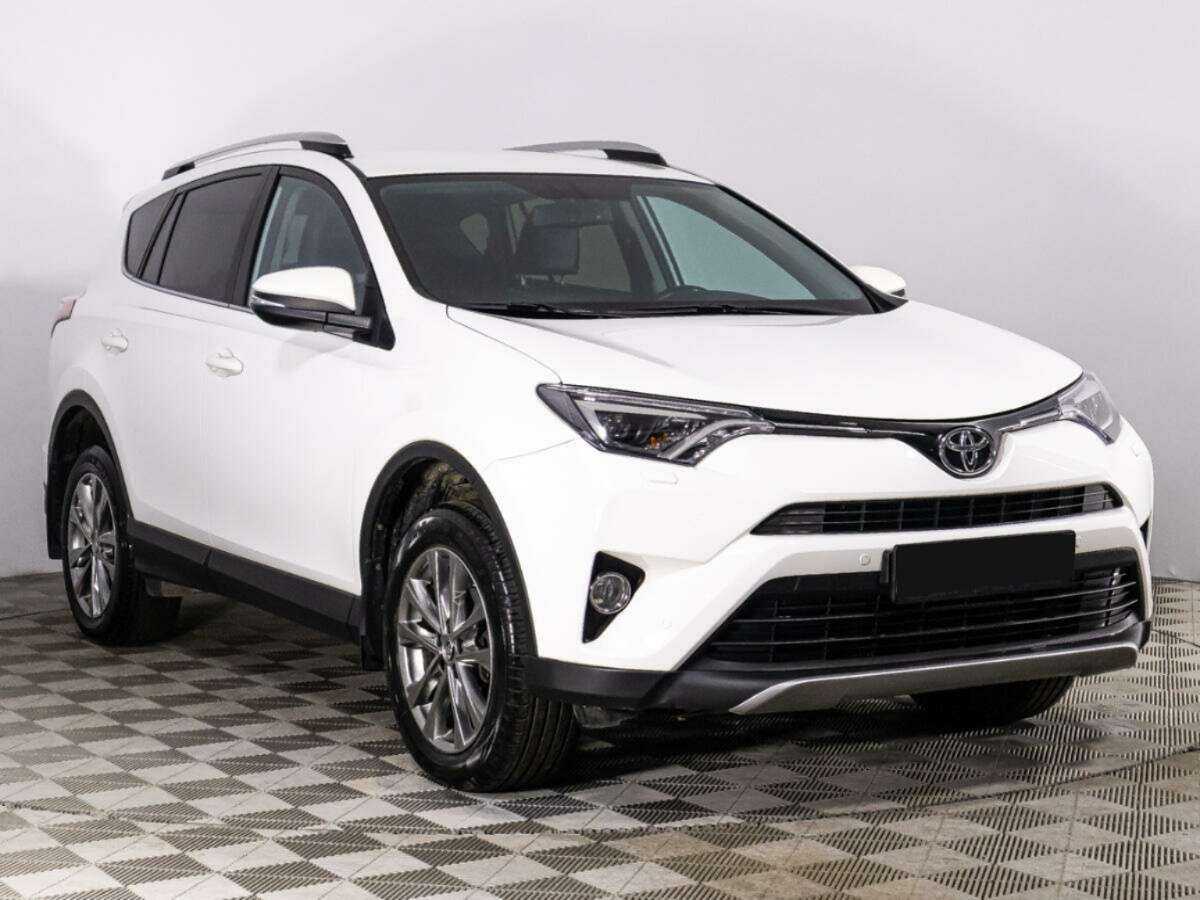 Toyota RAV4 2018 года с пробегом. Фото: #2