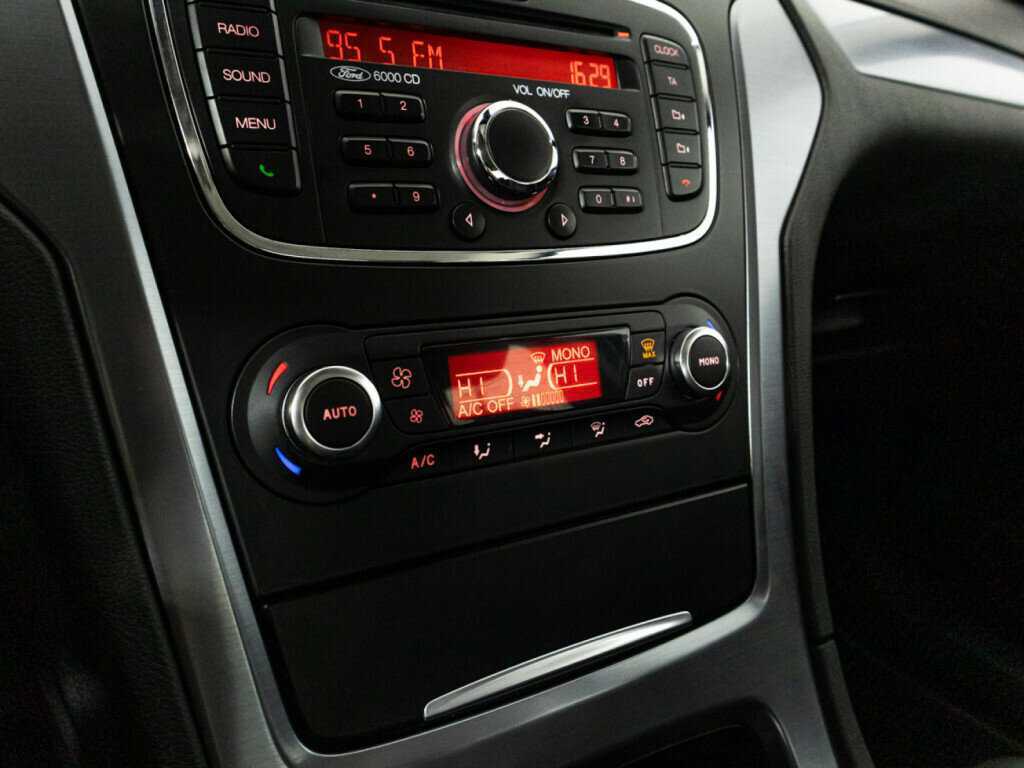 Ford Mondeo 2014 года с пробегом. Фото: #14