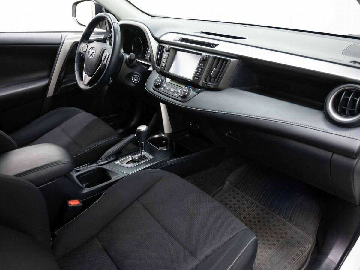 Toyota RAV4 2017 года с пробегом. Фото: #8