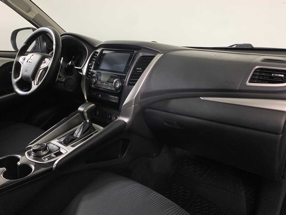 Mitsubishi Pajero Sport 2018 года с пробегом. Фото: #13
