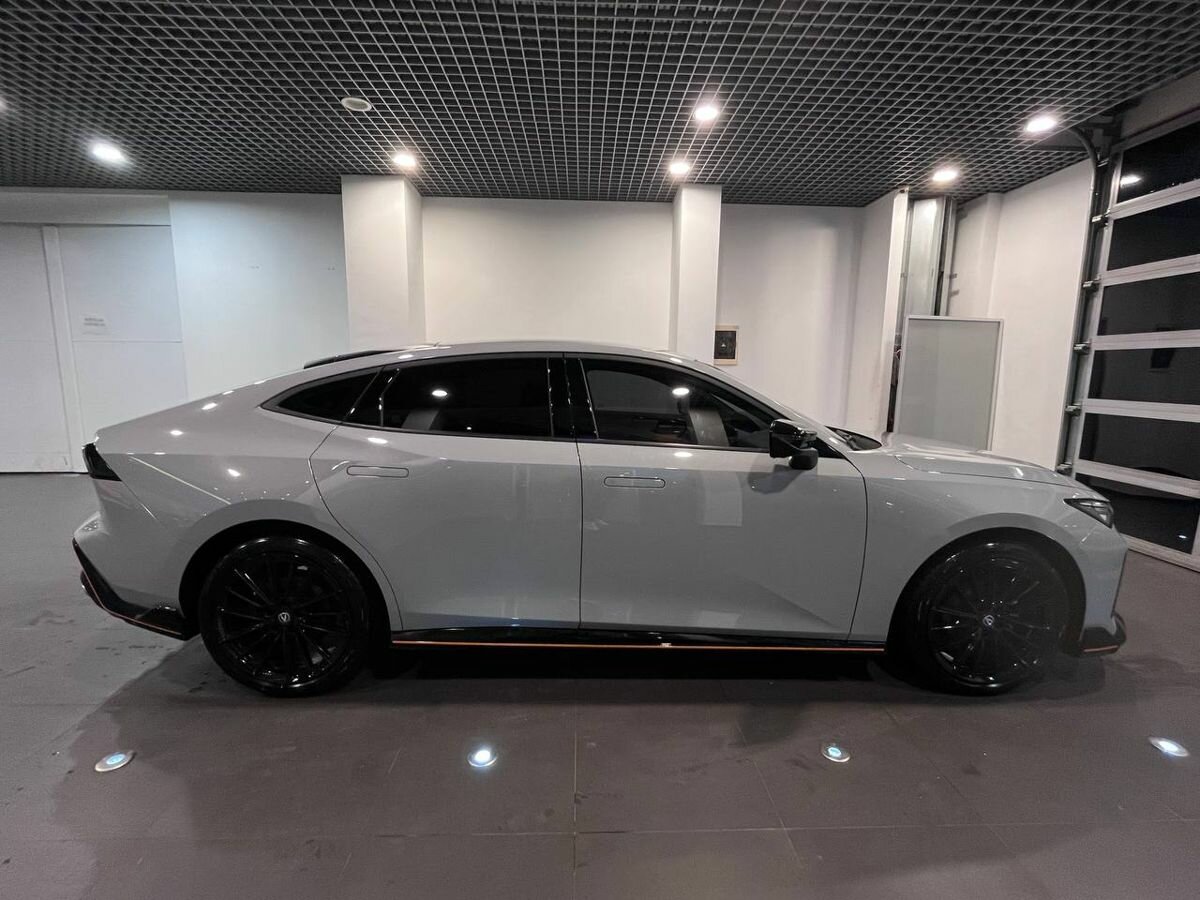 Changan UNI-V 2023 года с пробегом. Посмотреть фото