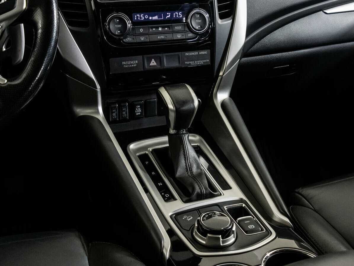 Mitsubishi Pajero Sport 2018 года с пробегом. Фото: #9