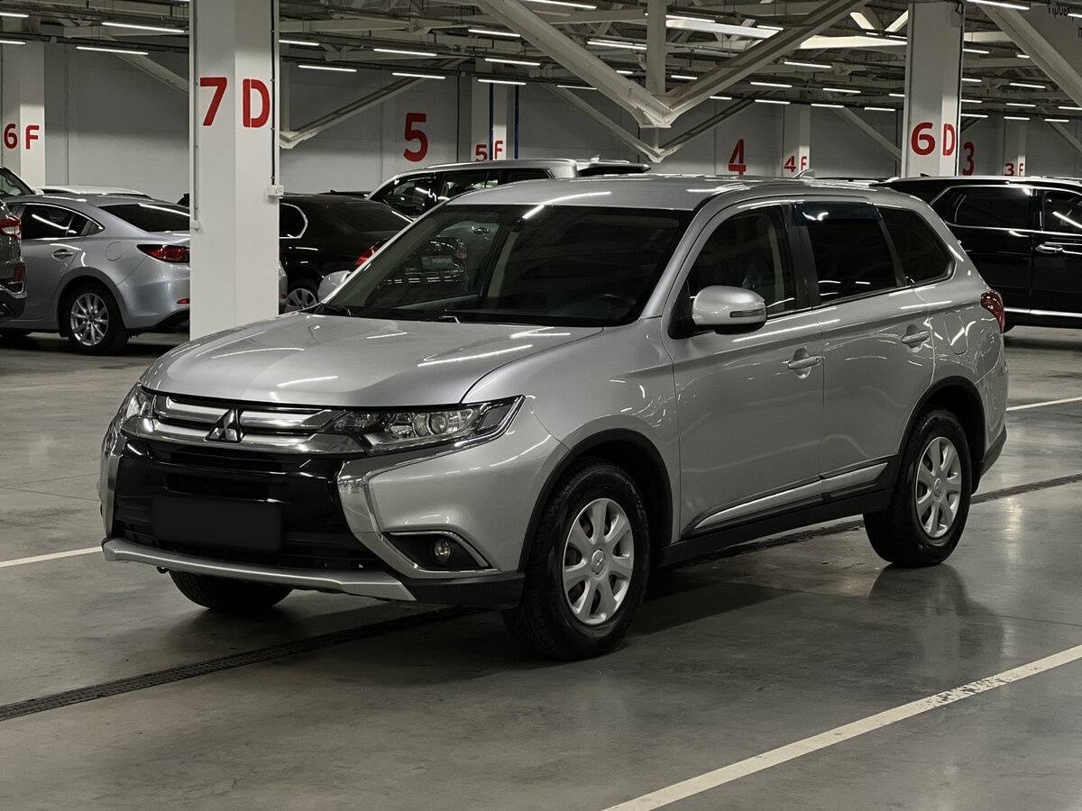 Mitsubishi Outlander 2017 года с пробегом. Посмотреть фото