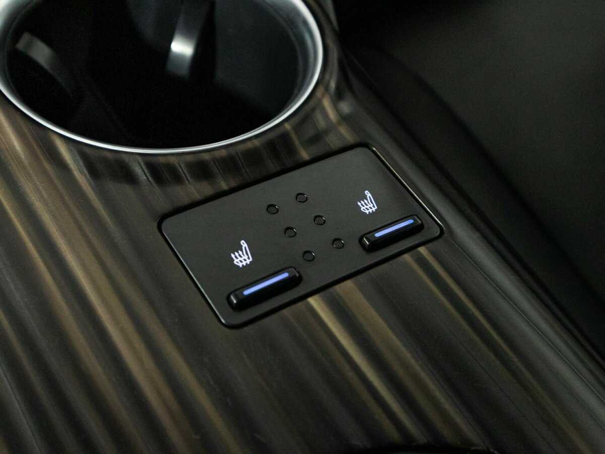 Toyota Camry 2019 года с пробегом. Фото: #19